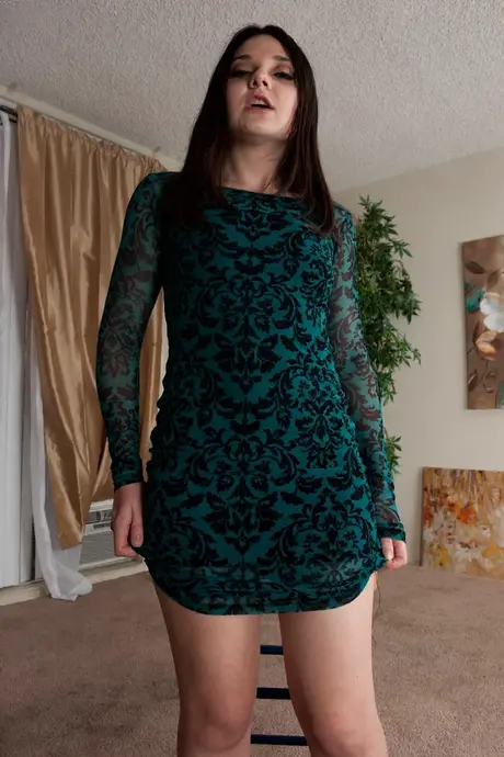 Brunette Amy Faye, over 20, takes off her clothes and spreads her natural pussy using her fingers