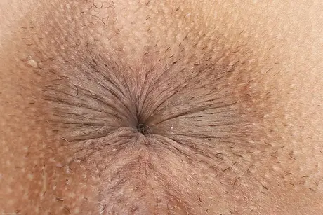 Cecilia Lion 用手指撑开她紧致粉嫩的私处