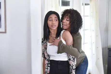 Misty Stone e Jenna Foxx condividono un giocattolo viola a doppia estremità