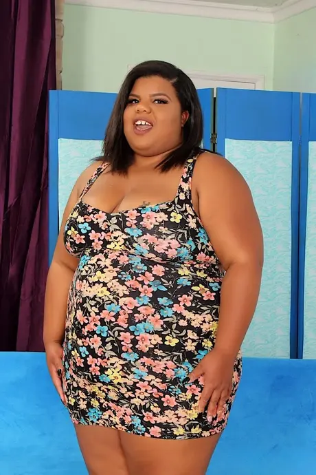 BBW Peaches Love Gives a Titjob and Takes a Cock Between Her Pussy Lips