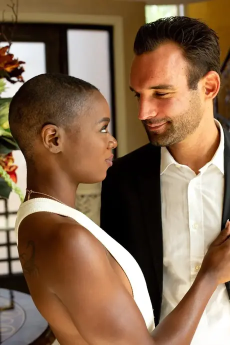 Collection de femmes noires dans des scènes de sexe hétérosexuelles et lesbiennes