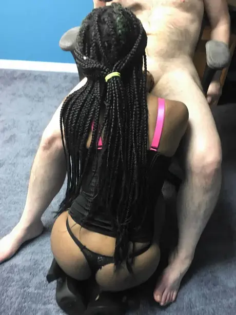 Lola Venom ger Logan Drake en het POV-avsugning
