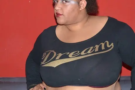 SSBBBW Curvybunnyb ふくよかなお腹を回り込んで膣を愛撫