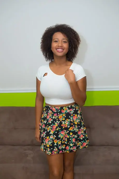Whitney Williams prezentuje swoje duże sutki i obwisłe piersi