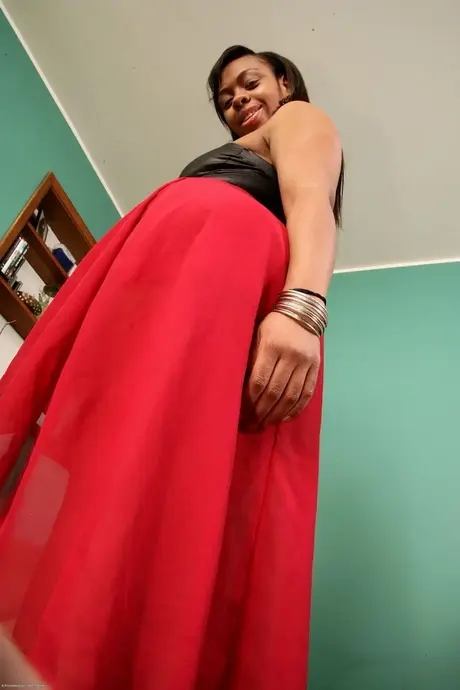 ATK Exotics presenta Kellie in un set fotografico nuda