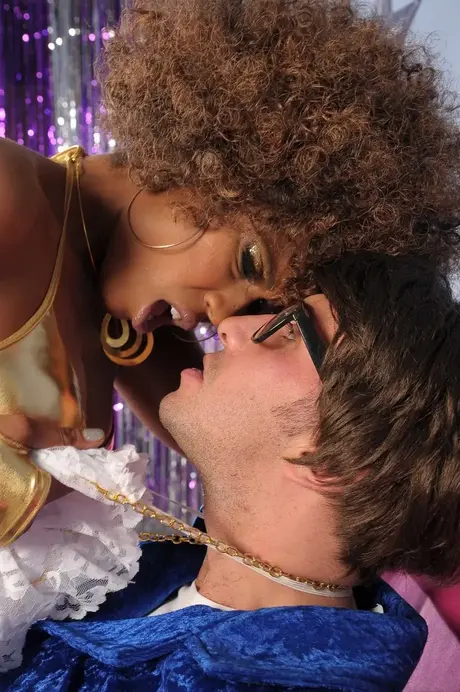 Misty Stone tvrdě jede na velkém bílém ptáku