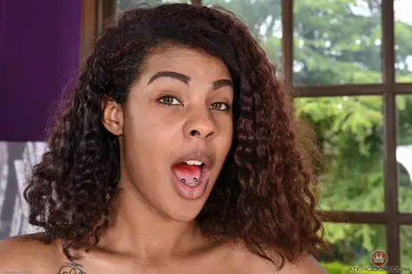 Zoey Reyes à l'affiche de la galerie photo XXX d'ATK Exotics