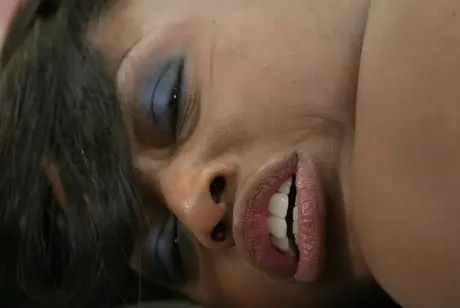 Jada Fire, splendida ebano sottomessa, sopporta una punizione orgasmica con molteplici sex toys