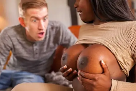 Jai James, ebony MILF, ей лижут большие сиськи перед межрасовым сексом
