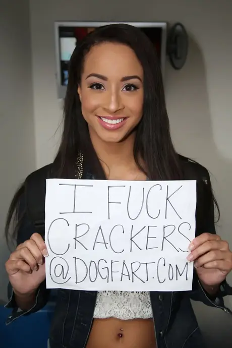 Teanna Trump bekommt eine Gloryhole-Creampie