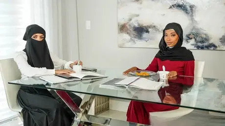 Vivianne DeSilva og Eden West i en vild FFM-trekant med liderlige arabiske piger