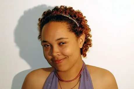ショートヘアの素人ebony Skyeが素晴らしいフェラチオを披露し顔射を受ける