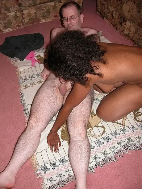 Cinnamon Delight a Logan Drake: orální sex následovaný hardcore šukáním