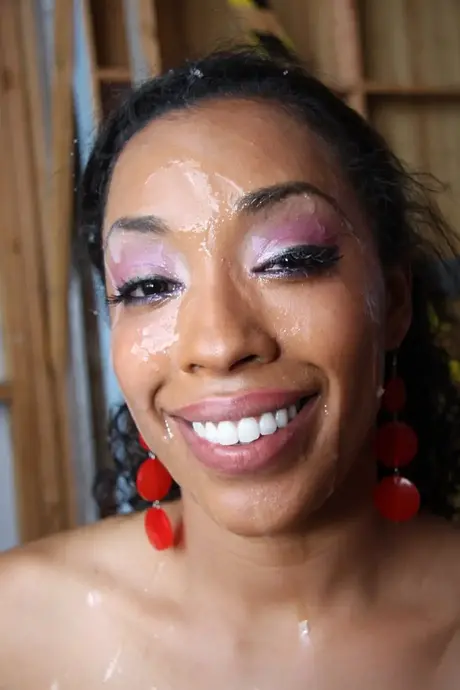Donna Red, ebony MILF, dostává facial od redneck rasistů ve sklepě