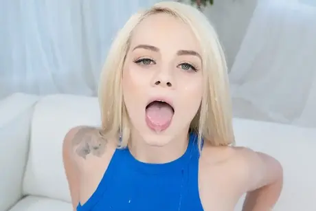 Elsa Jean, spinkel blondine, spytter sæd ud efter at have redet en enorm hvid pik