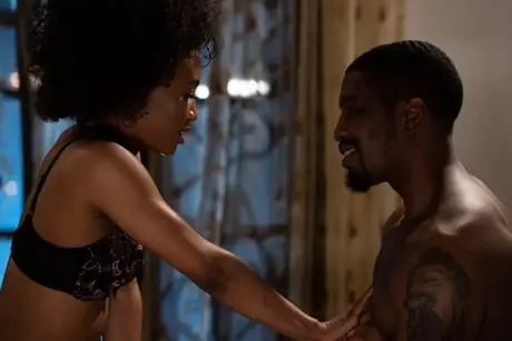 La soirée de rendez-vous de Kira Noir mène à un sexe passionné et sans inhibitions