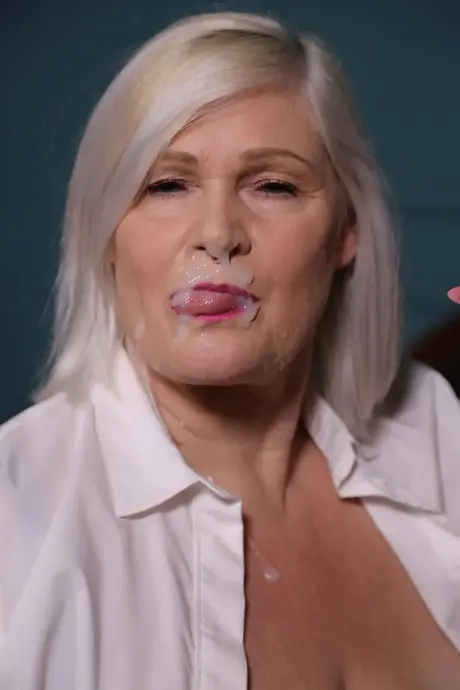 Lacey Starr, den fyldige modne bedstemor, nyder cunnilingus, før hun giver oralsex