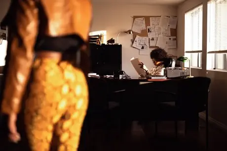 Misty StoneとCali Calienteがオフィスでオーラルセックスを楽しむ