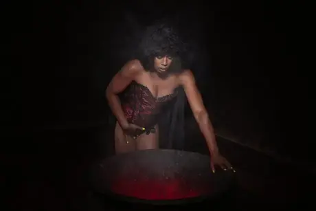 Misty Stone a Desiree Dulce v žhavém trojce s nerdem