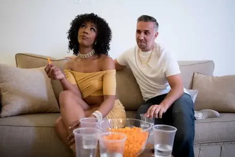 Misty Stone přijímá cumshot na jazyk po tvrdém šuku
