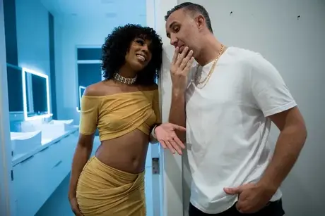 Misty Stone přijímá cumshot na jazyk po tvrdém šuku