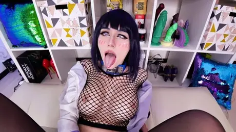 PurpleBitch, brunetka s krásným vzhledem, si užívá anální sex v POV poté, co uspokojila svou dychtivou kundičku