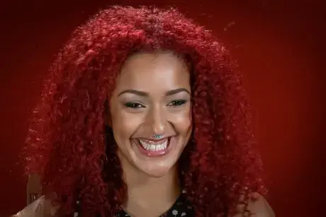 Daisy Ducati atada recibe penetración anal