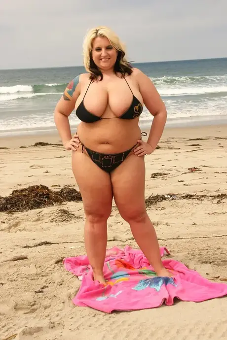 Amerikanske BBW Porsche Dali giver en perfekt blowjob og laver en brysknull