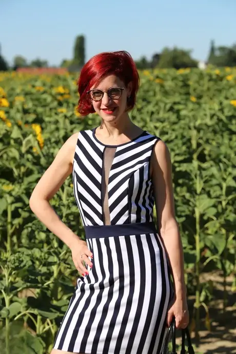 Nieznajomy podrywa i pieprzy rudowłosą mamę Florę Milano