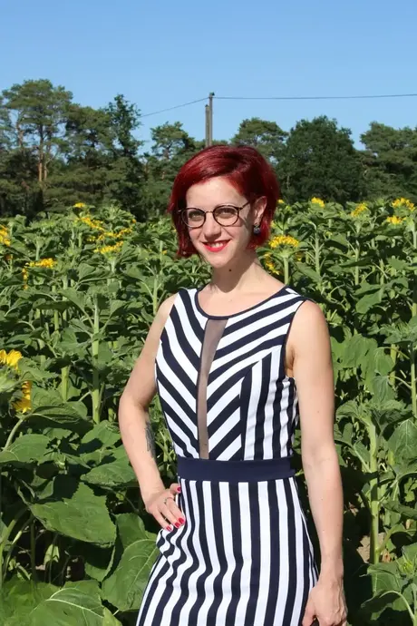 Nieznajomy podrywa i pieprzy rudowłosą mamę Florę Milano