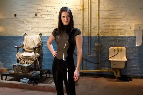 Úchvatné MILF Phoenix Marie a Bobbi Starr se předvádějí ve svůdných outfitech