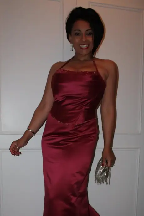 Den fantastiske model Danica Collins viser sine saftige bryster frem i sexede outfits