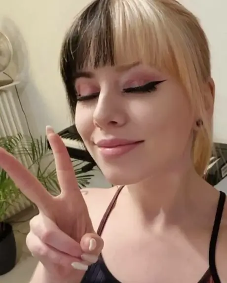 Kira Jameson на 4Based