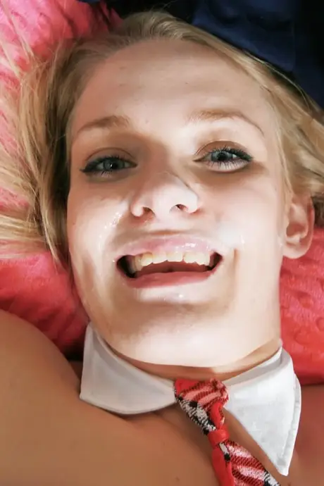Blond kráska Kensey Knox ukazuje své křivky, než si vychutná ptáka