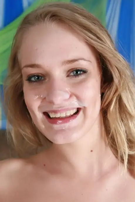 Blond kráska Kensey Knox ukazuje své křivky, než si vychutná ptáka