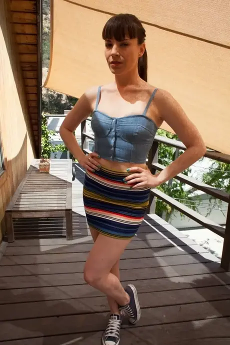 Brunetka Dana DeArmond a zrzka Melody Jordan si hrají s dvojitým dildem