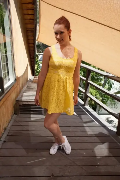 Brunetka Dana DeArmond a zrzka Melody Jordan si hrají s dvojitým dildem