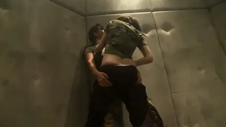 Christina Carter & Riley Rey: Militaire meisjes gedisciplineerd door een hete lesbienne