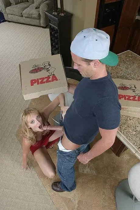 Heather Pink, půvabná MILF, je lízána a polyká tvrdý párek