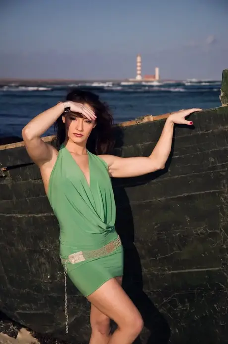 Judith Fox, MILF, dostává análí creampie na svůj zadek na pláži