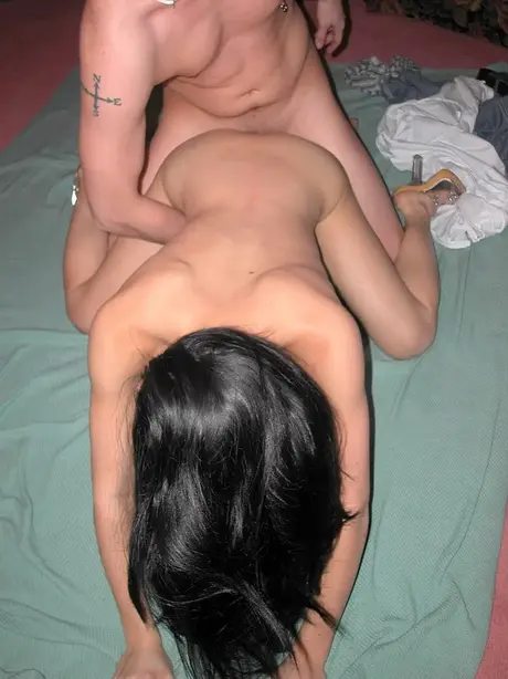 Kiana Li, den spinkle sykepleieren, får en cumshot på rumpa etter hardcore-sex
