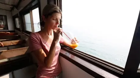 POV quickie se štíhlou přítelkyní Valentinou končící facialem