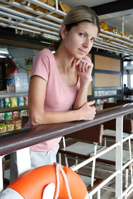 POV quickie se štíhlou přítelkyní Valentinou končící facialem