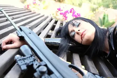 Presley Maddox, en brunette skønhed, nyder en tilfredsstillende stor pik efter at have givet en blowjob