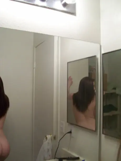 Amatérská kráska předvádí velká prsa a lákavé stydké pysky