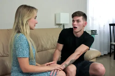 Blond bombshell Ann Joy svádí svého nevlastního syna a bere jeho ptáka do své kundičky