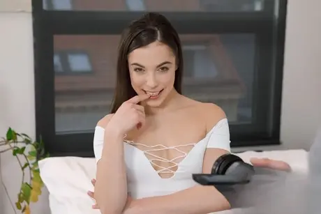 Brunetka Anastasia Brokelyn svádí svého kameramana a nechá se hluboko přirážet