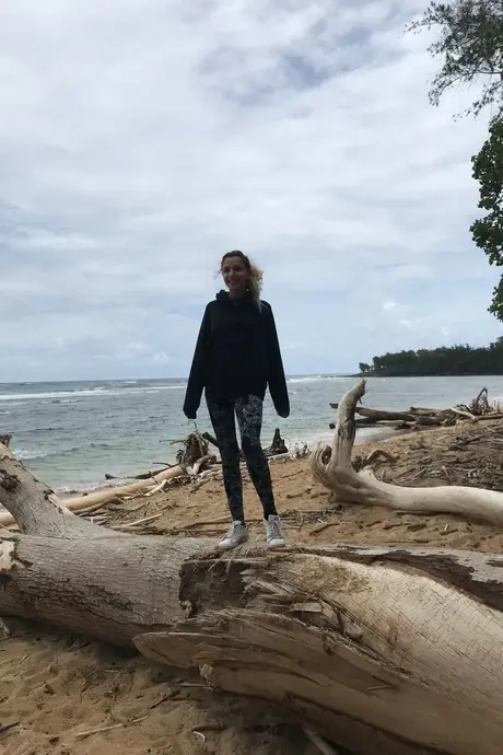 Hime Marie, amatørkæresten, driller med sin fisse i en glødende samling
