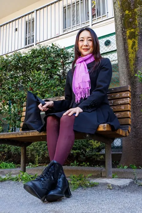 Japońska gospodyni domowa Miho Wakabayashi ma romans z młodszym mężczyzną
