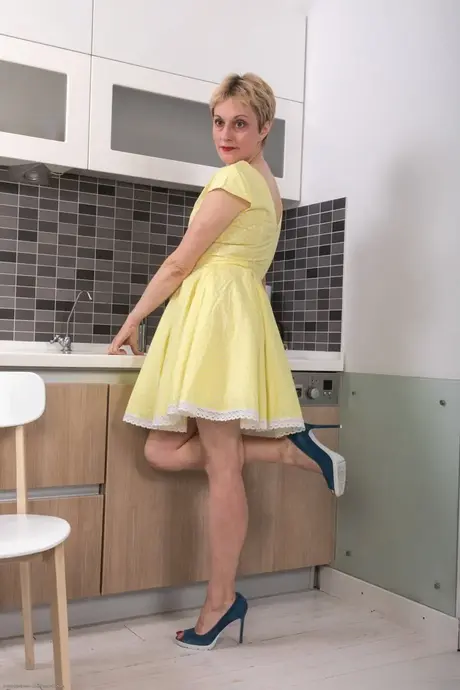 ATK Hairy 画廊：Barbara 的火辣照片